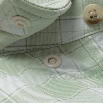 collar snaps on shirt
